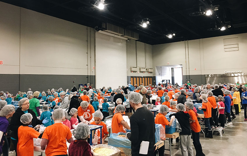 volunteers pack meals at a Feed My Starving Children MobilePack event