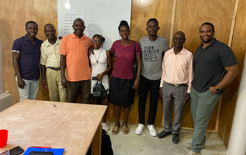 A group of community members in Te Wouj, Haiti