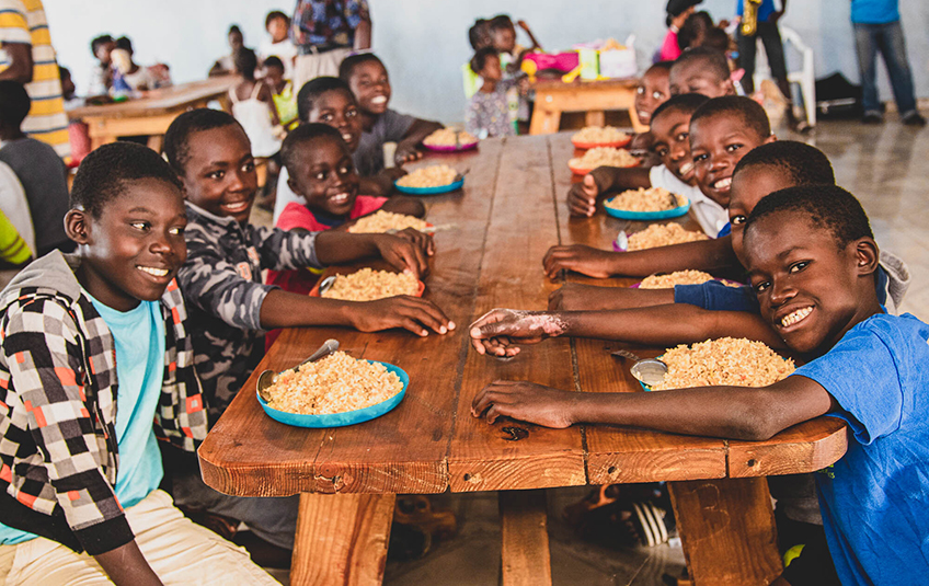 A group of kids at a table eating FMSC food